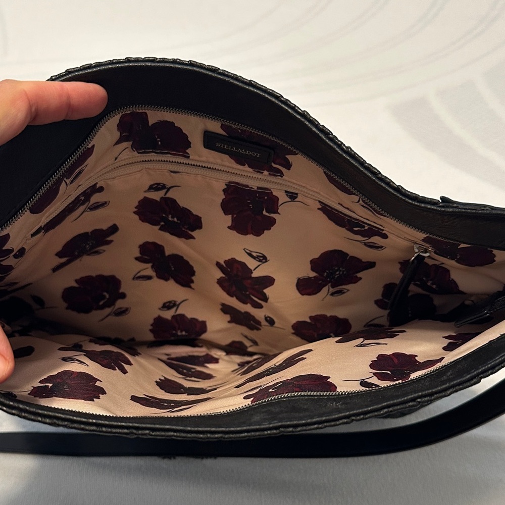 Black Adjustable Handbag - Picture 3 of 5
